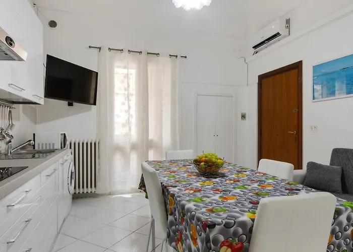 Guesthost - Dimora Del Delfino Curioso Appartement Lecce