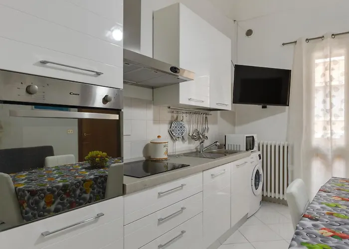 Guesthost - Dimora Del Delfino Curioso Appartement Lecce